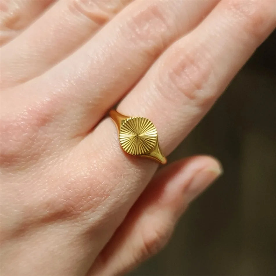 CLASSY SUNBEAM RING